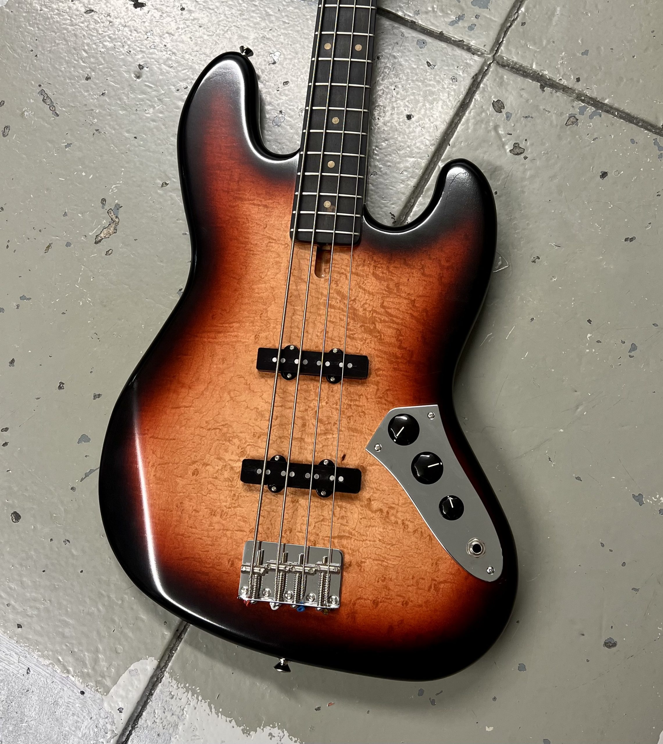 #J4-2123 Olinto 4-String Jazz Bass - Burst - Image 8