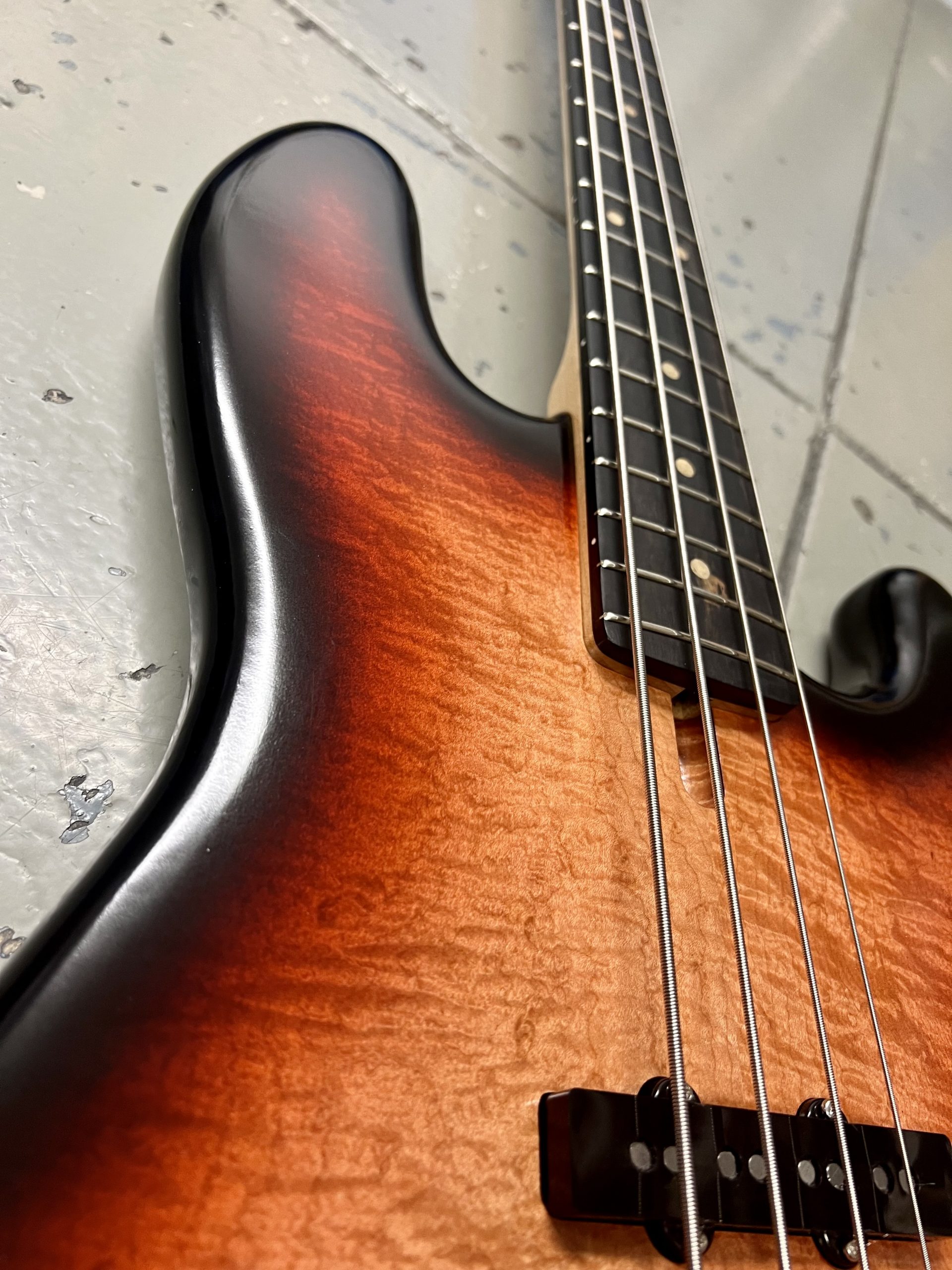 #J4-2123 Olinto 4-String Jazz Bass - Burst - Image 7